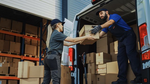 Multi-carrier shipping: how to diversify without breaking your negotiated rates